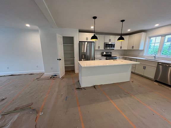 2nd image of 39 Lincoln St #B