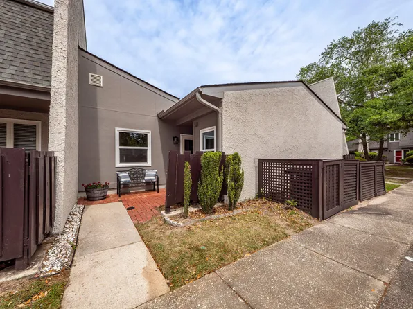 306 Ventura Pl, Mount Pleasant, SC 29464