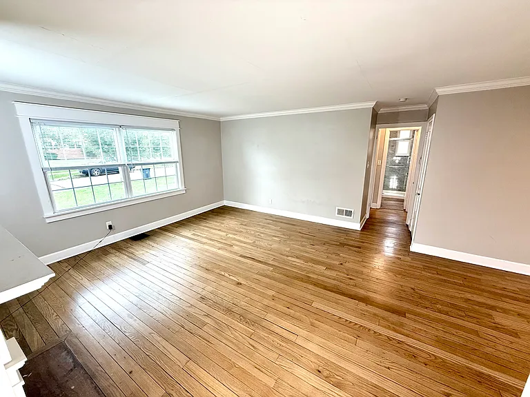 1608 Waltham Rd — Photo 10