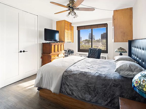 3rd image of 185 Hall St APT 708