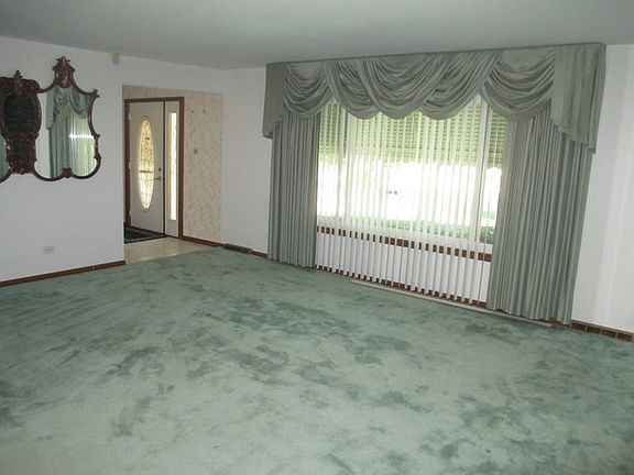 3rd image of 16834 Greenwood Ave