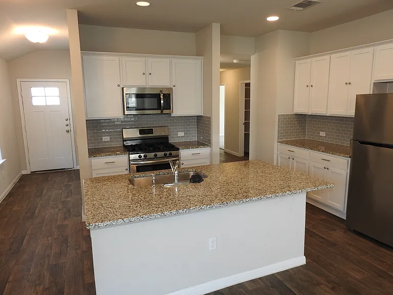 621 Callahan Ln — Photo 8