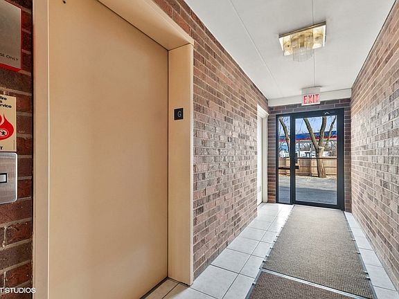 2nd image of 12117 Nagle Ave #3N