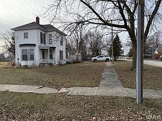 3rd image of 327 E Madison St