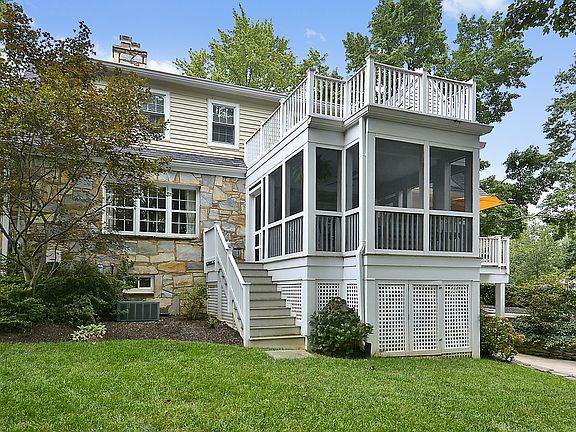 2nd image of 1880 Patrick Henry Dr
