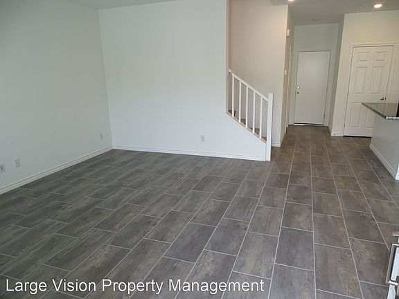 4th image of 20 Barbara Ln Building 87-15