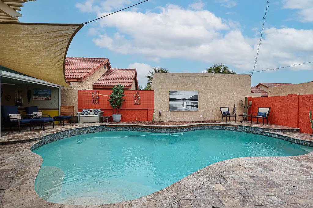 3 bed, 1200 sqft, $4,550 — Photo 2