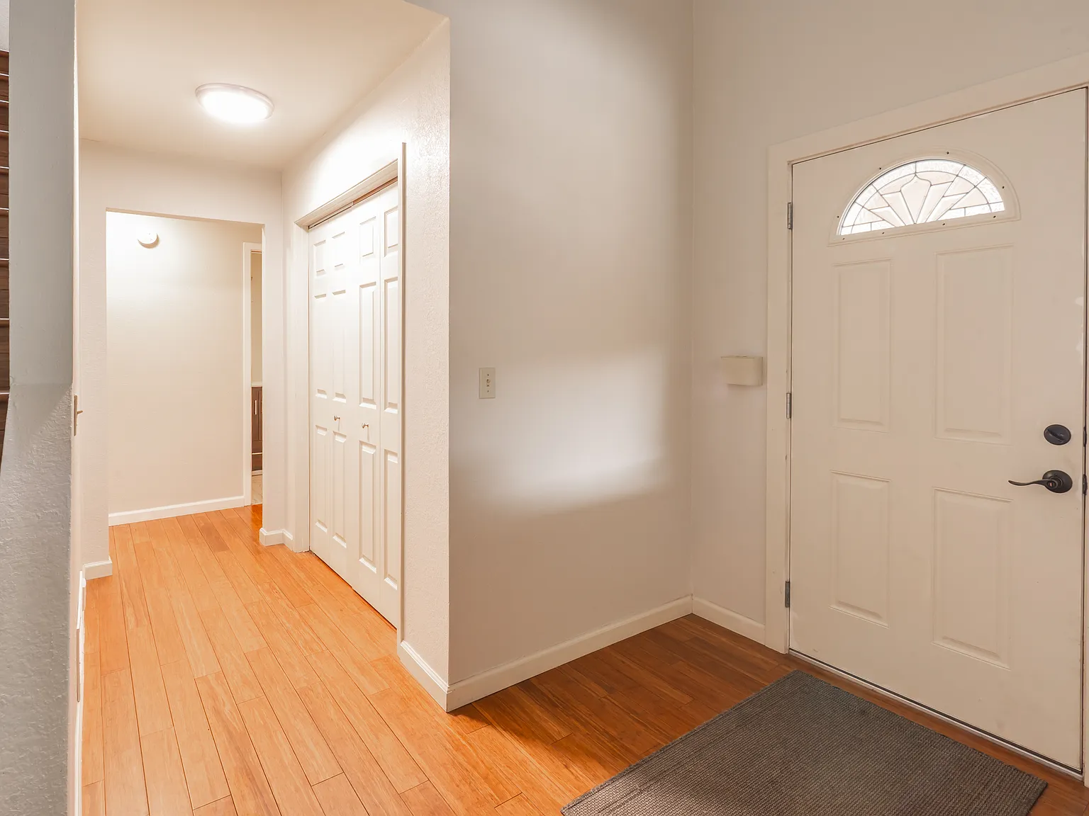 3 bed, 2.5 bath, 1926 sqft, $6,350 — Photo 4