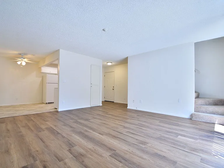 1708 Marshallfield Ln — Photo 3