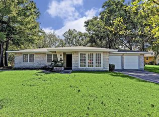 311 N Bayou Dr, Hitchcock, TX 77563