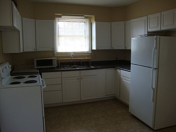 4th image of 585 Lucerne Dr