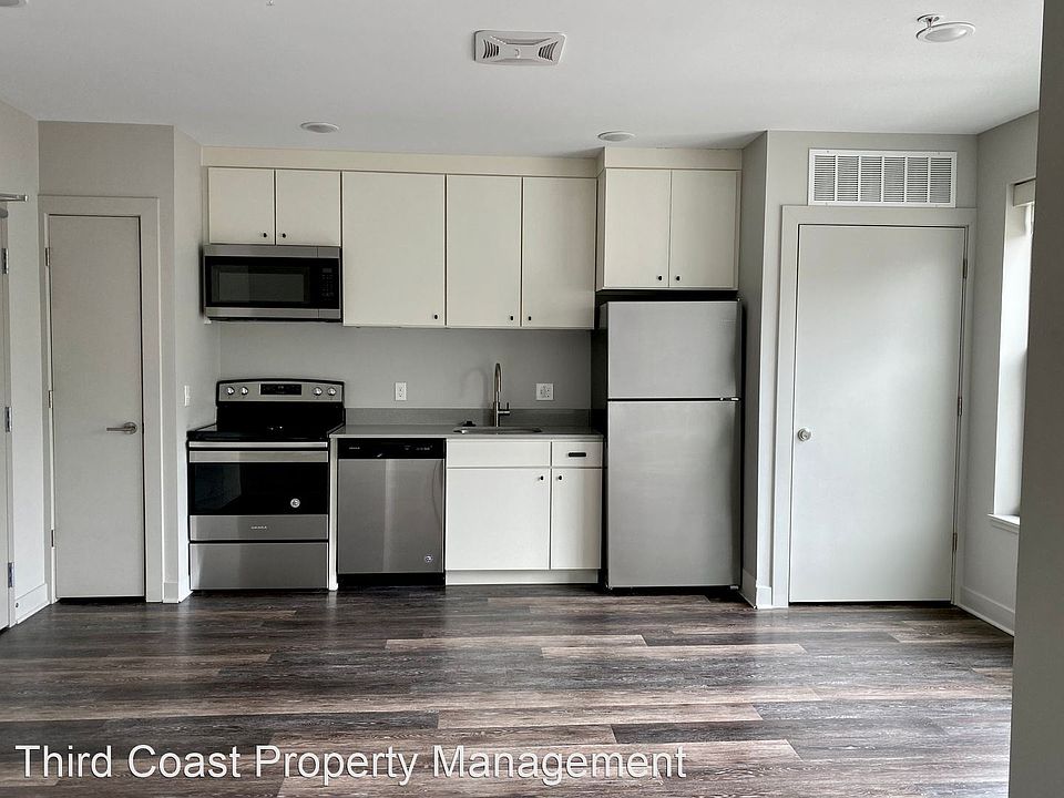 1st image of 637 Michigan St NE #202