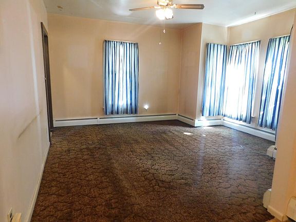 4th image of 401 Wells Ave