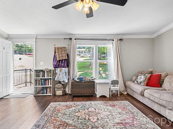 5th image of 111 Patrice Pl