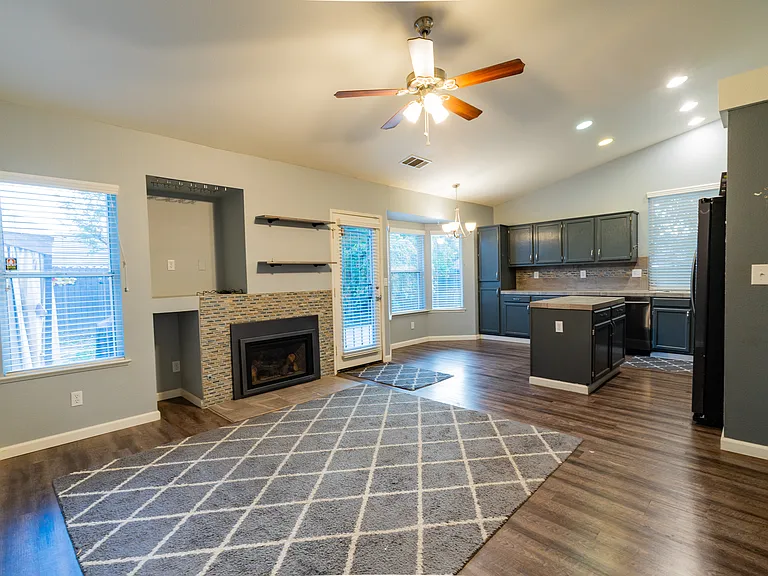 2834 Mitchell Ave — Photo 5
