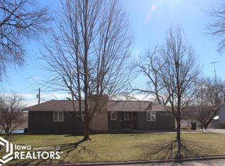 418 10th St SE, Hampton, IA 50441