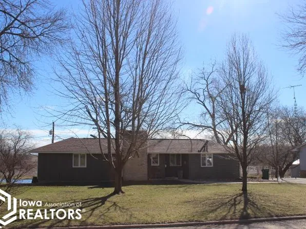 418 10th St SE, Hampton, IA 50441