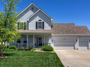 185 Pleasant View Dr, Waukee, IA 50263