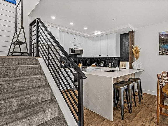 2nd image of 107 SW Montane Rd #311