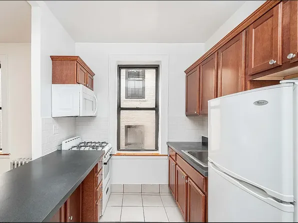 21-32 Crescent Street image 1 of 12