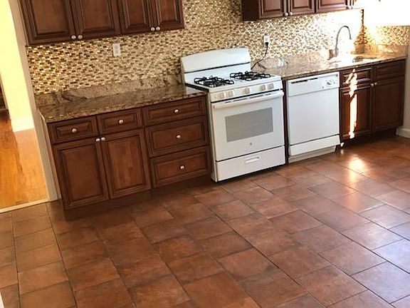 3rd image of 2727 Laconia Ave #1