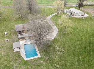 38109 E Jim Owens Rd, Oak Grove, MO 64075