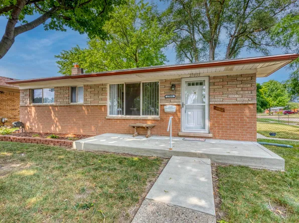 27055 Merideth Dr, Warren, MI 48092