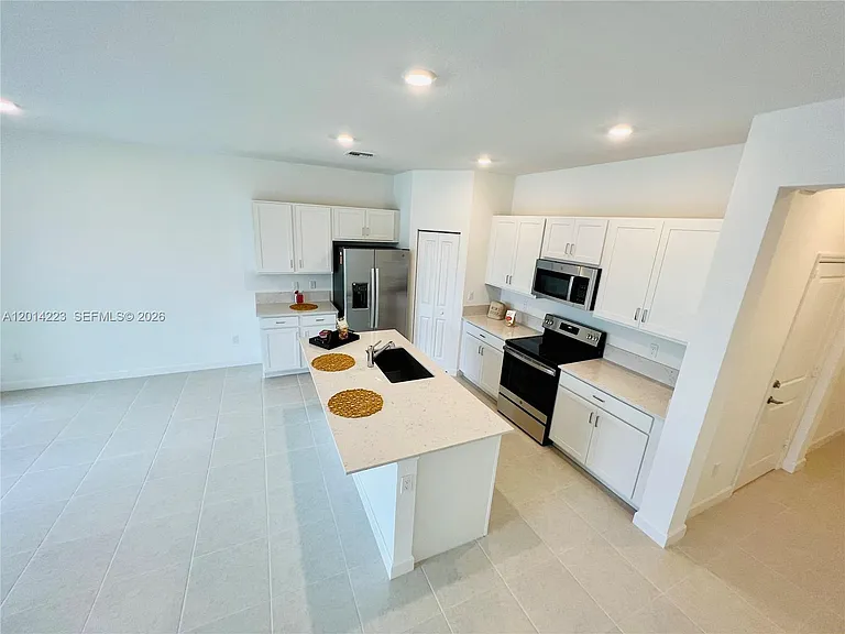 6923 Harbours Edge Ave — Photo 8