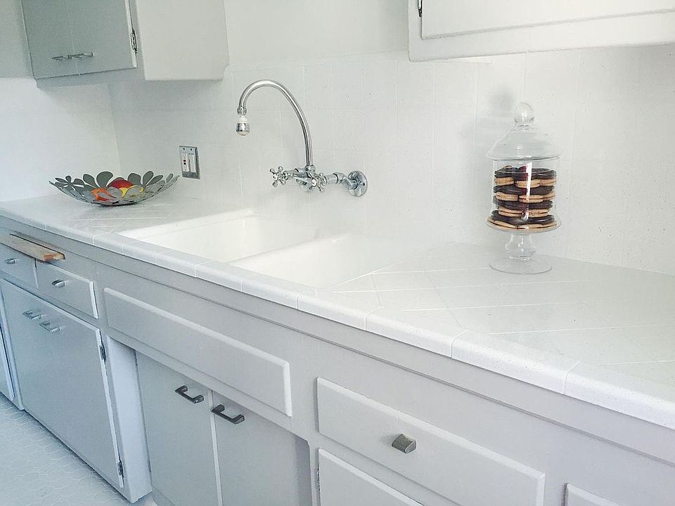 1st image of 1737 N Orange Dr APT 34