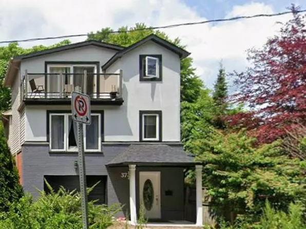 37 1/2 Cumberland St, Saint Catharines, ON L2M 1E4