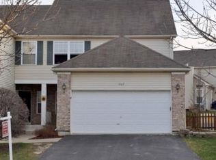 1065 Viewpoint Dr, Lake In The Hills, IL 60156