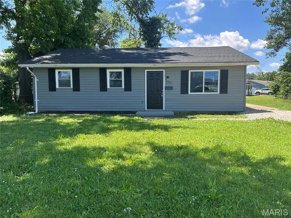 1700 Theodore Ln, Cahokia, IL 62206