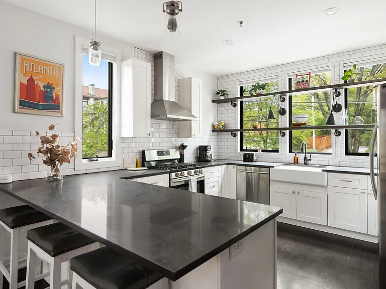 682 Barnett St NE — Photo 12