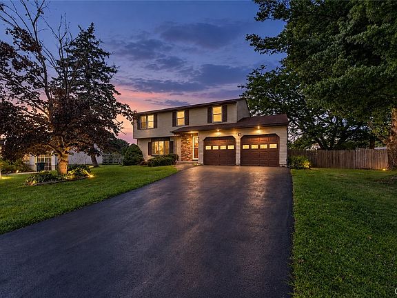 2nd image of 5547 Veneto Dr
