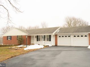 47 Weavertown Ln, Douglassville, PA 19518