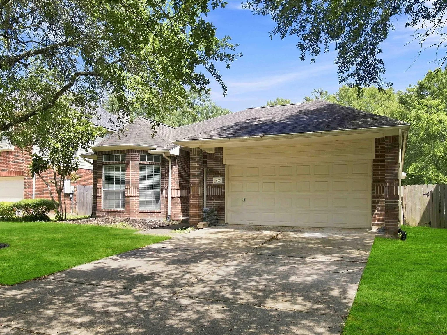 3 bed, 2.0 bath, 2315 sqft, $2,500 — Photo 3