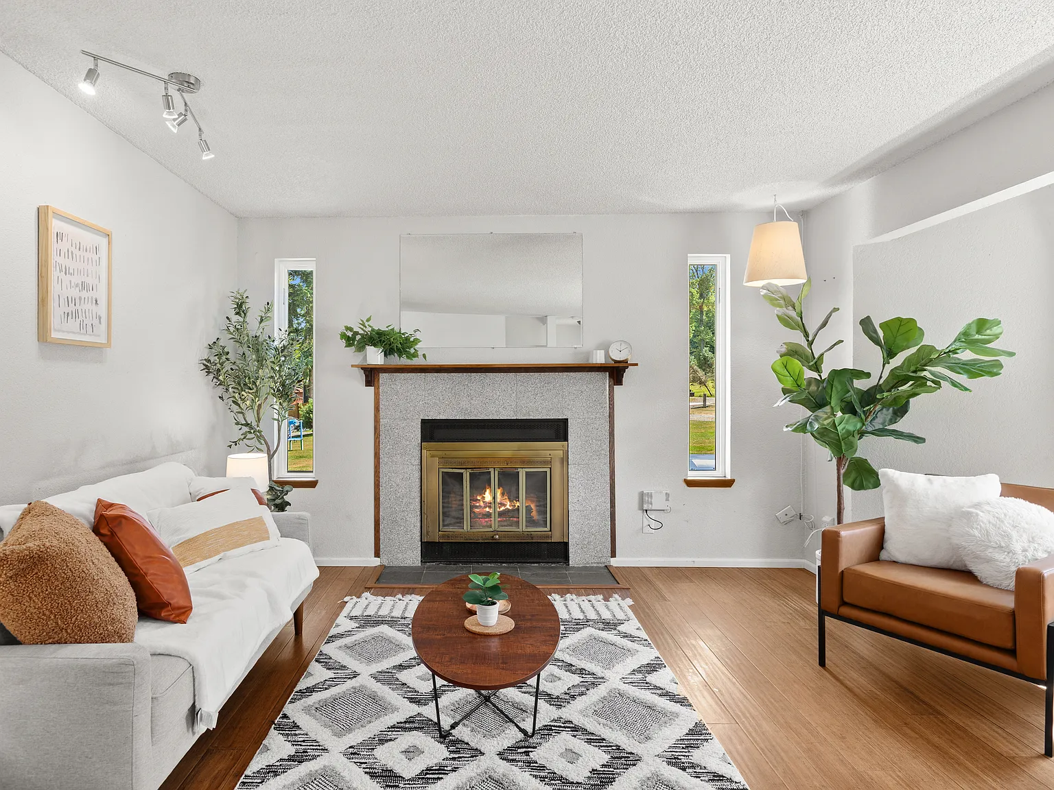 3 bed, 1330 sqft, $2,995 — Photo 3