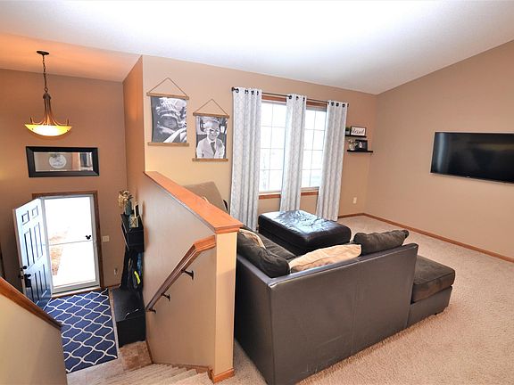 4th image of 509 5th Ave NE