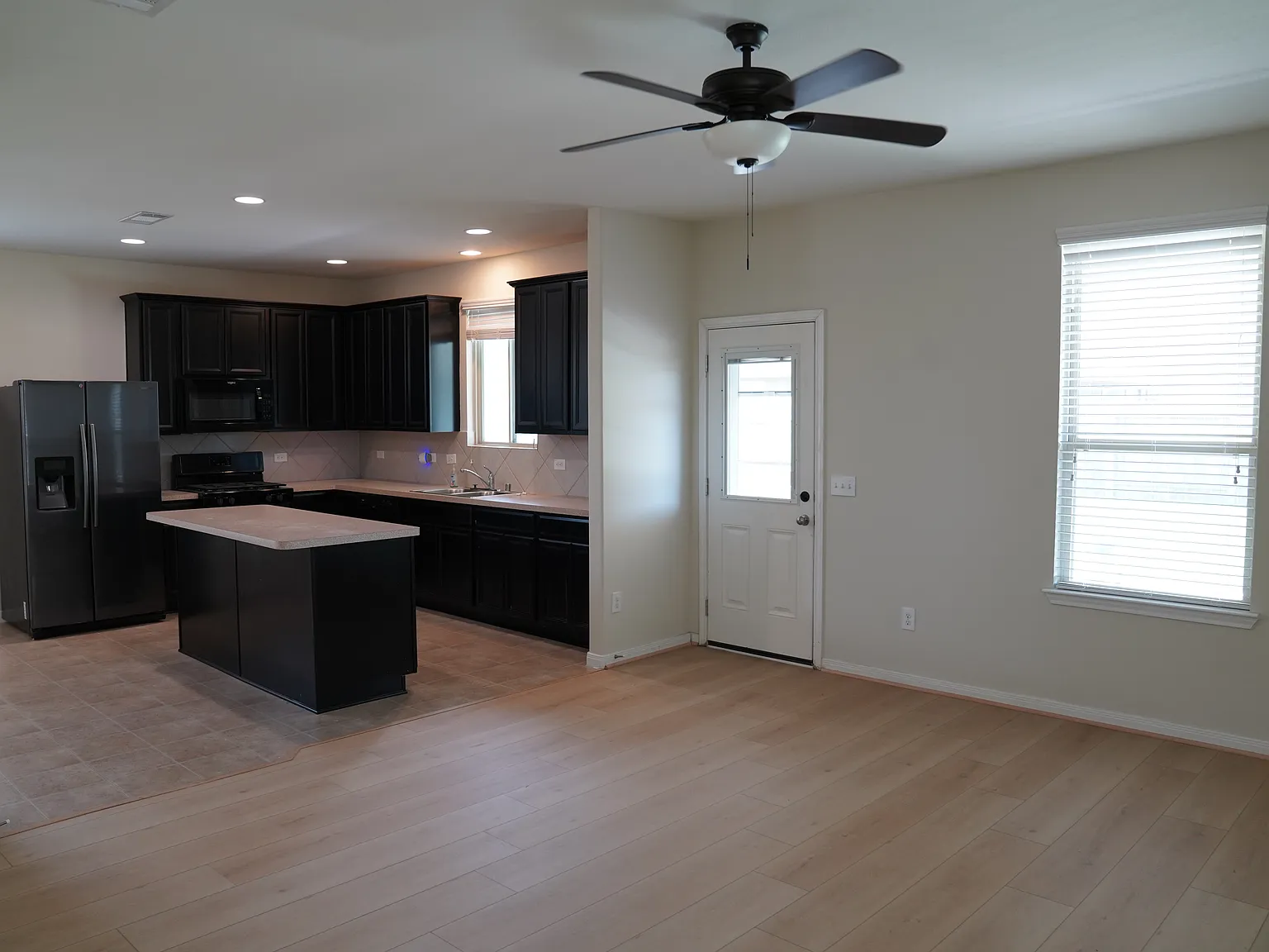 3 bed, 2.5 bath, 1620 sqft, $2,000 — Photo 1