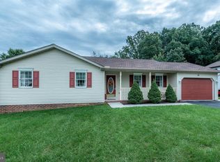 24 Ivy Cir, Hanover, PA 17331
