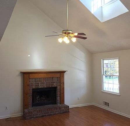 3rd image of 561 Canterbury Ln
