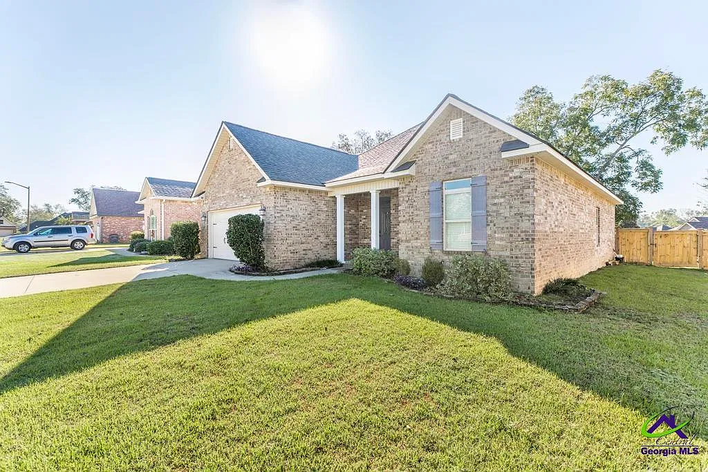 3 bed, 2.0 bath, 1726 sqft, $1,995 — Photo 4