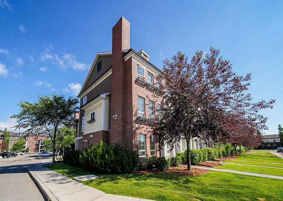 1st image of 211 S Copperpond Cmn SE