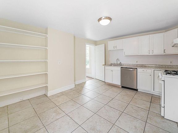 4th image of 661 Downingtown Pike Unit B