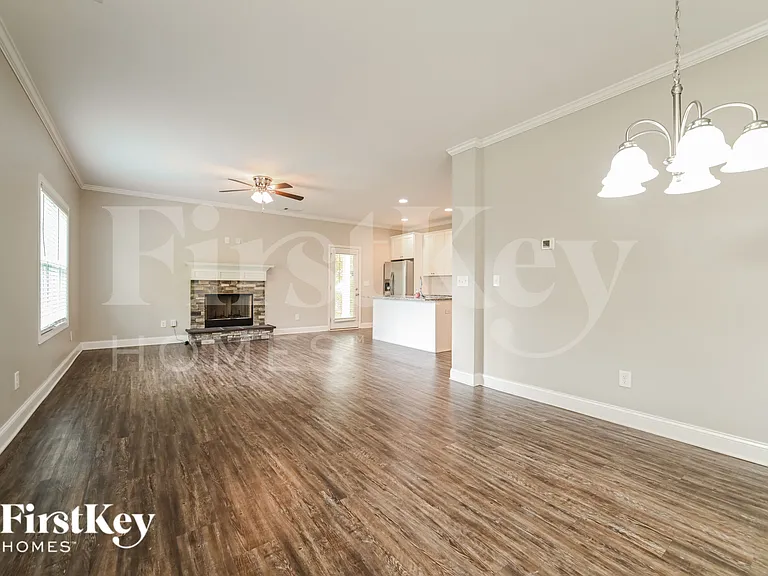 8 E Newnan Rd #A — Photo 3