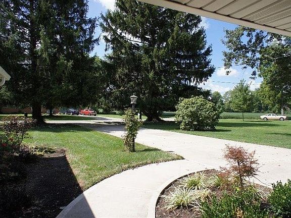 2nd image of 1498 Maplewood Dr