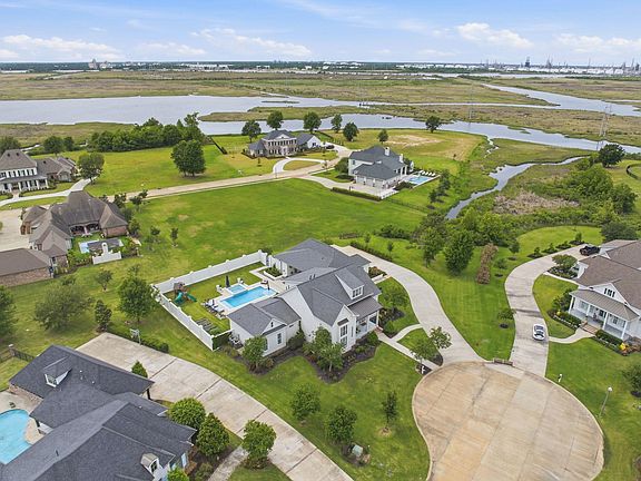 4th image of 5015 Water Oak Ct
