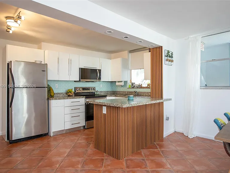 1801 S Treasure Dr #321 — Photo 3
