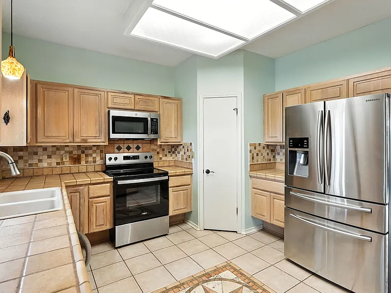 19415 Encino Smt — Photo 8