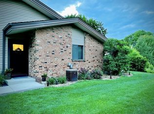 828 Pilgrim Pkwy, Elm Grove, WI 53122